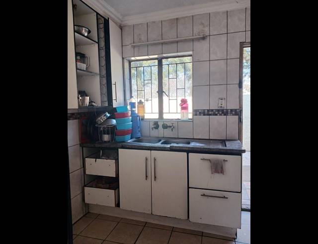 3 BEDROOM HOUSE FOR SALE IN COMMERCIA